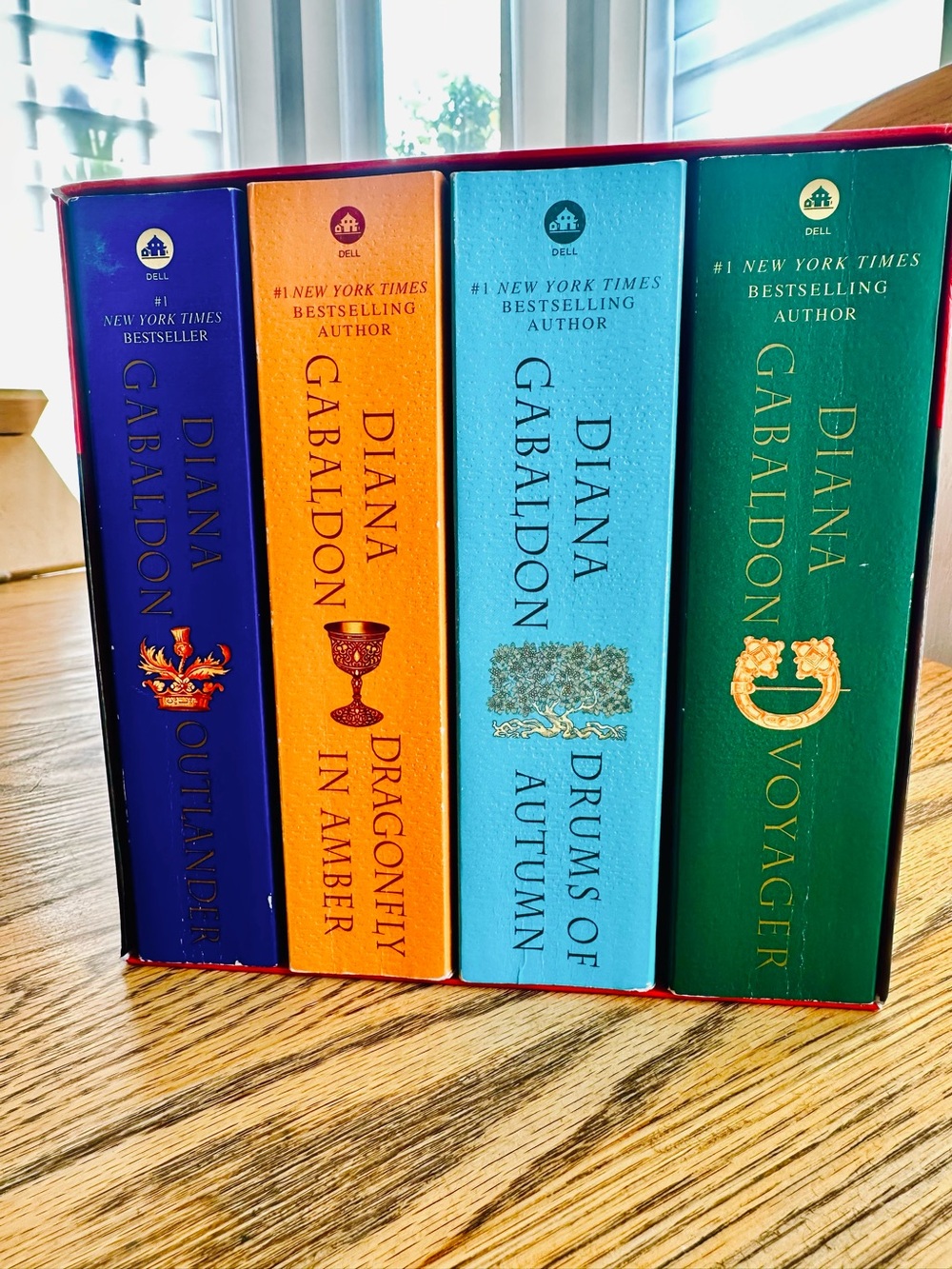 Diane Gabaldon Outlander Series Bundle: Books 1,2,3,4 Boxed Set - Picture 2 of 11